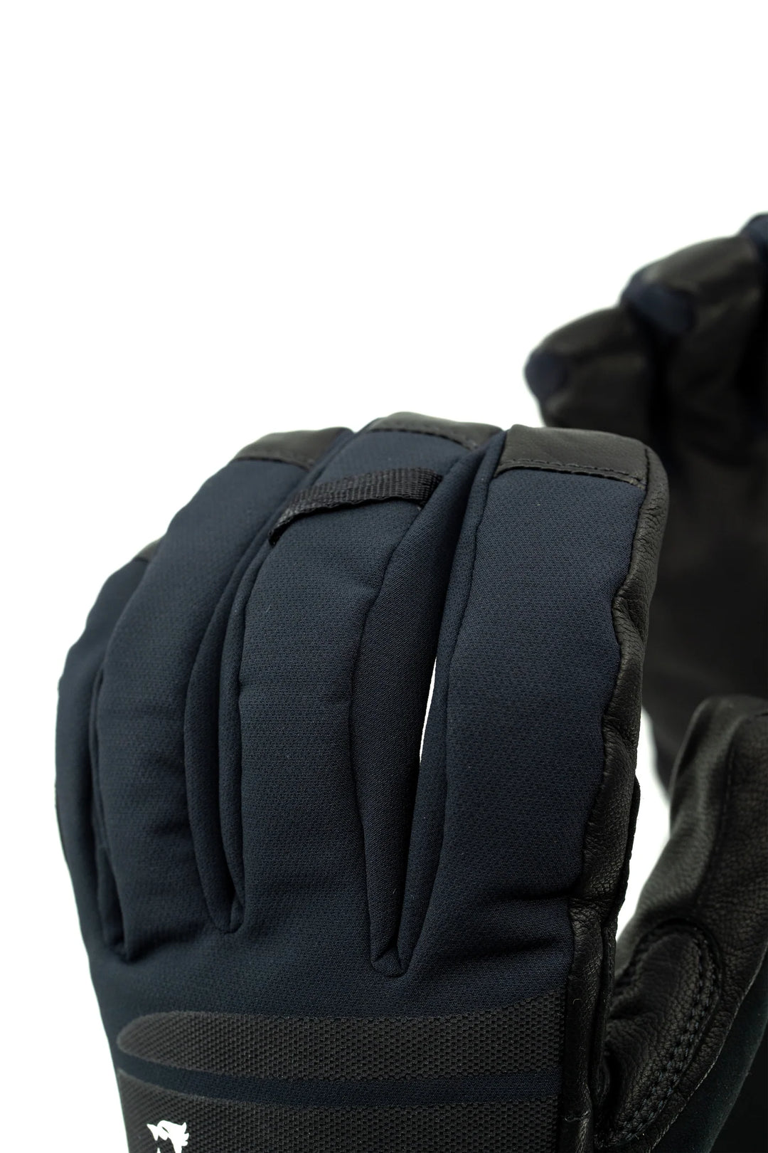 Aniiu Viinson NeoCuff closeup picture of carabiner loop to hang gloves to dry